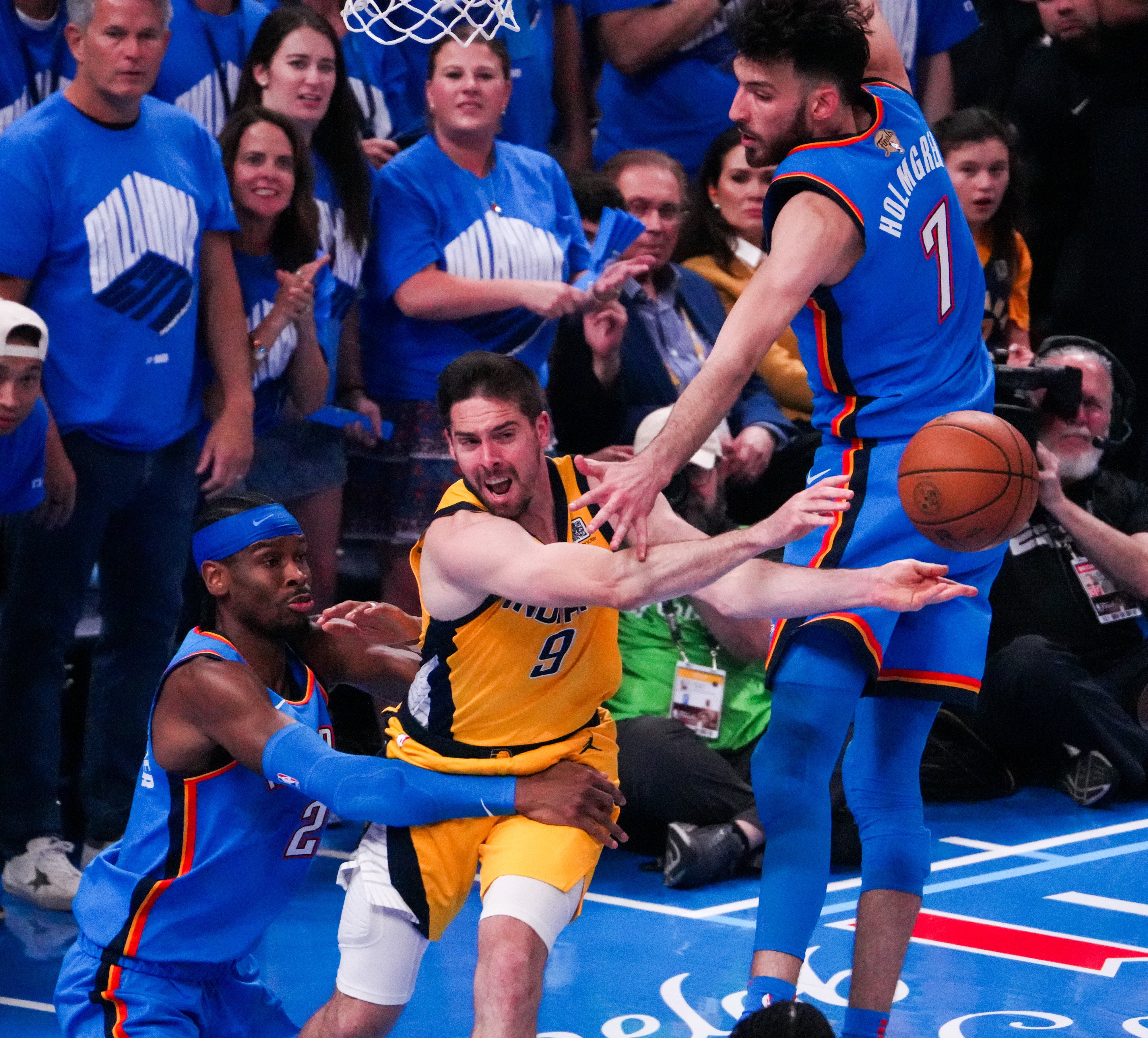 勇士险胜塞尔维亚男篮，特雷杨关键制胜