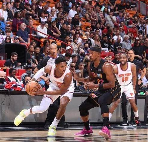 开云下载-土耳其男篮鏖战尼克斯,利拉德统治全场