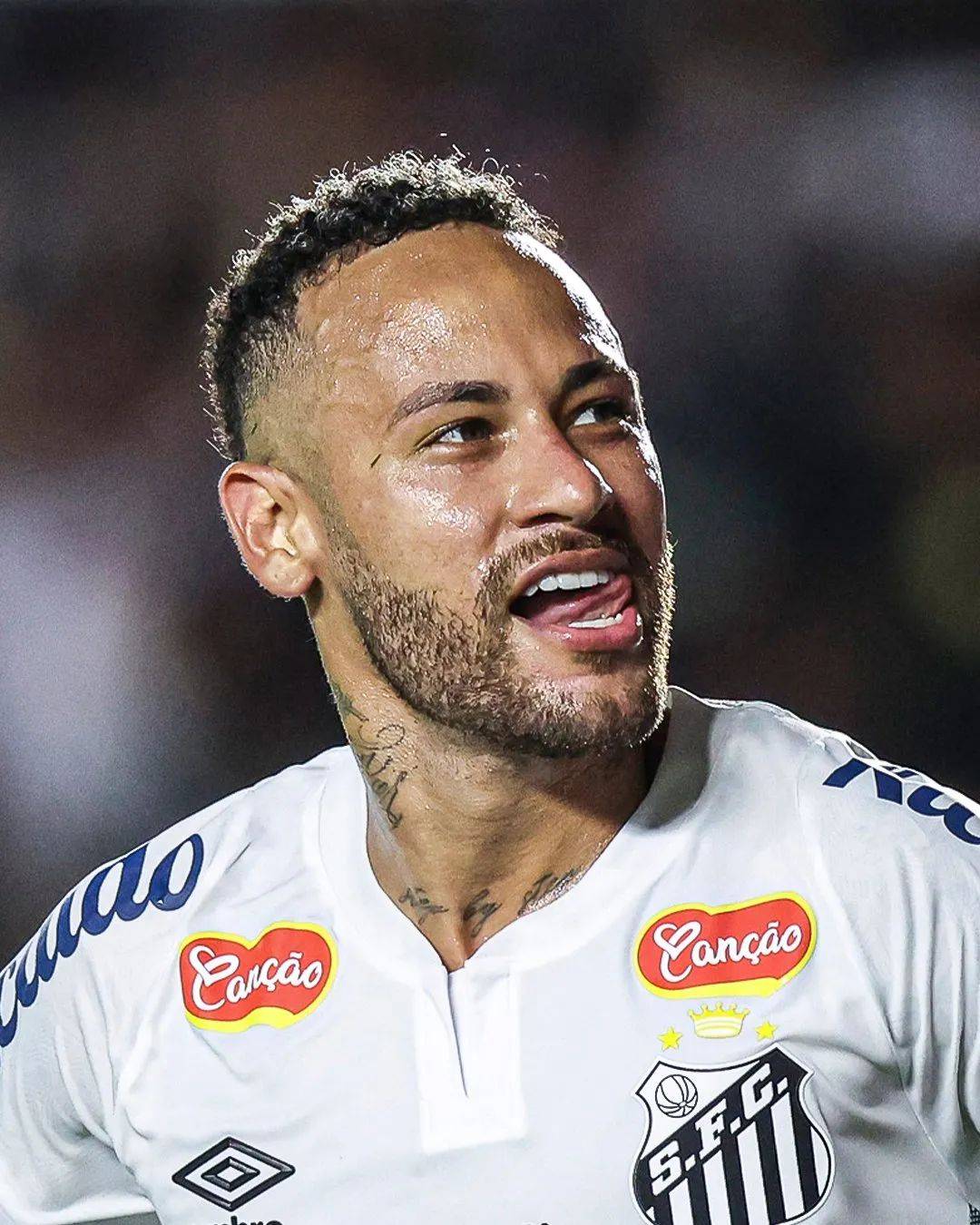 关于巴萨爆冷荷兰，内马尔完成帽子戏法的信息