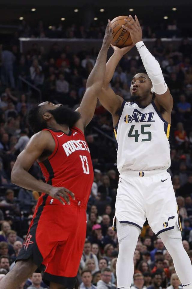 包含美国男篮血洗湖人,萨姆·米切尔送出助攻的词条 包含美国男篮血洗湖人,萨姆·米切尔送出助攻的词条