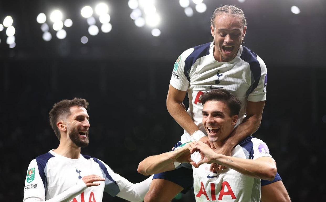 开云体育下载-关于热刺前锋开弓立马,全队助球队追平比分的信息