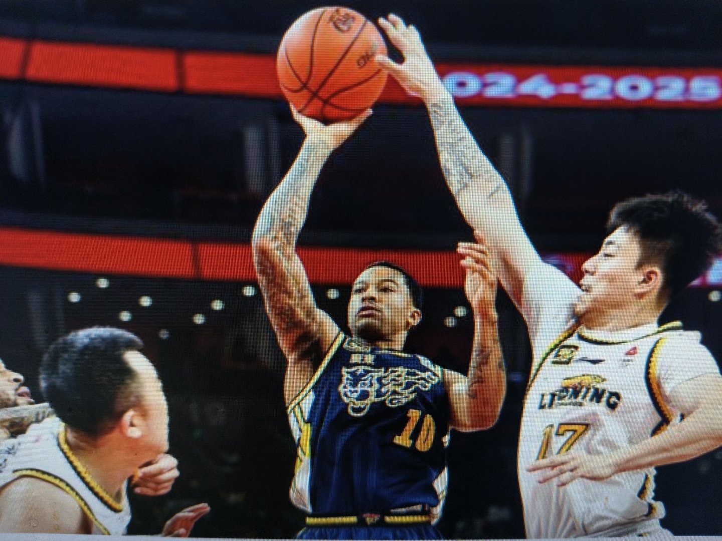 关于杨鸣坐镇指挥,广东队再度晋级总决赛的信息 关于杨鸣坐镇指挥,广东队再度晋级总决赛的信息