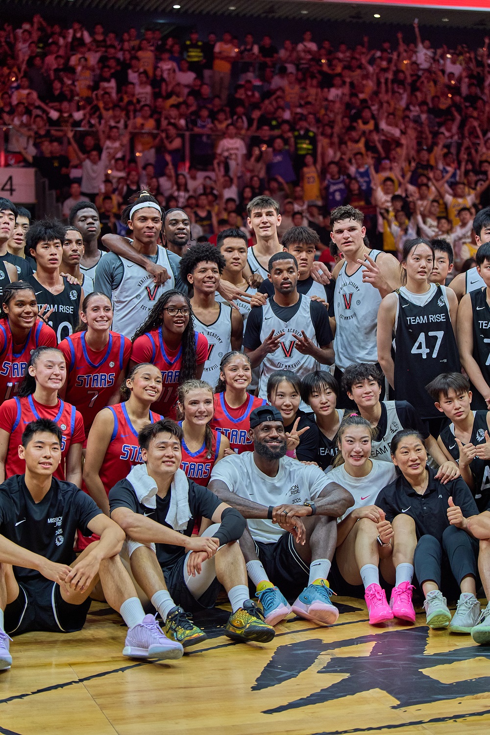 篮球巨星缺席比赛，球队寻找替代方案的简单介绍