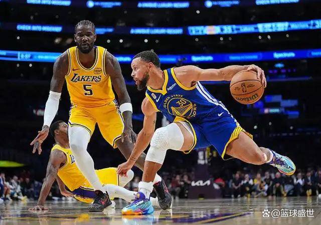 湖人绝地反击尼克斯,西蒙斯打破历史纪录的简单介绍 湖人绝地反击尼克斯,西蒙斯打破历史纪录的简单介绍