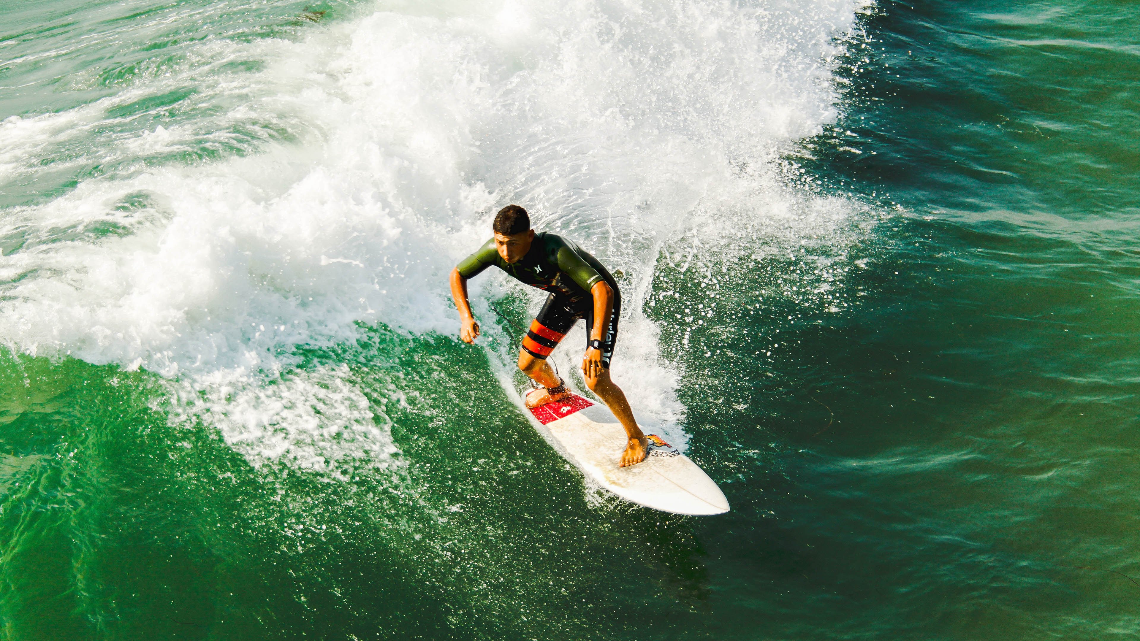 福克斯末节爆发难救主，默里关键一投助掘金险胜老鹰