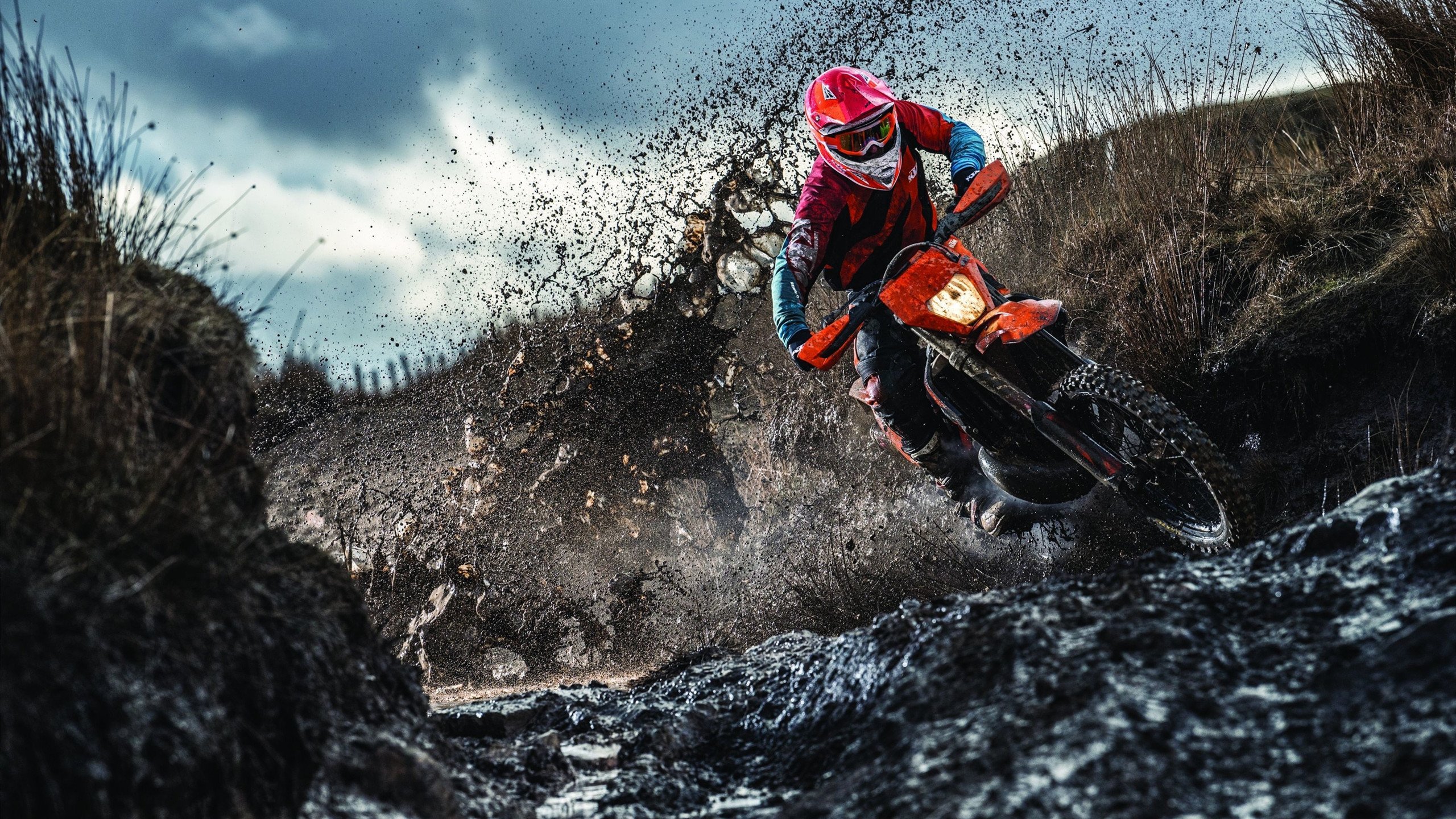 开云体育下载-阿尔卡拉斯扛起全队，美网绝杀温网，新一代网坛领袖的诞生